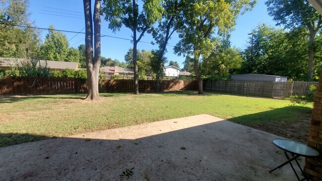 Building Photo - (3) Bed/(2.5) Bath Home on Cul-de-Sac Street AVAIL NOW!