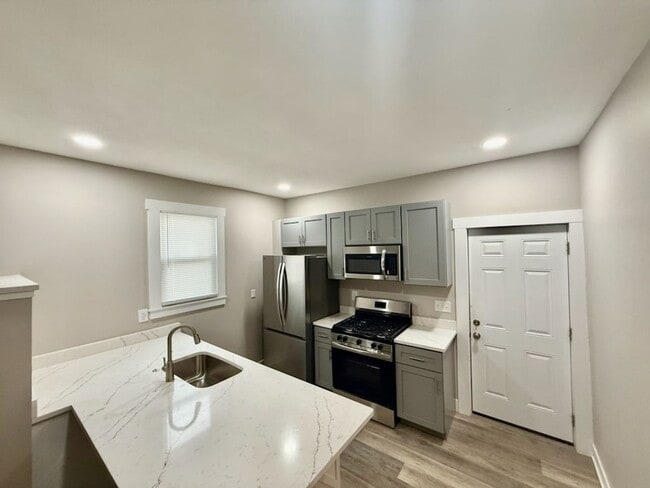 Building Photo - 367 E Morrill Ave