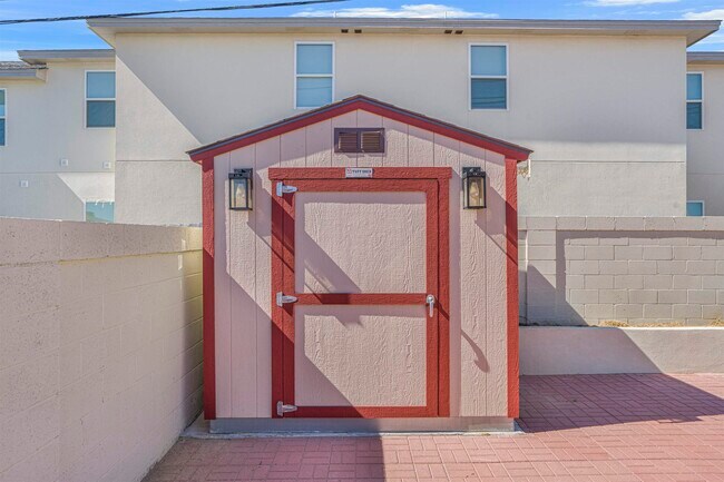 Building Photo - 902 La Rosita