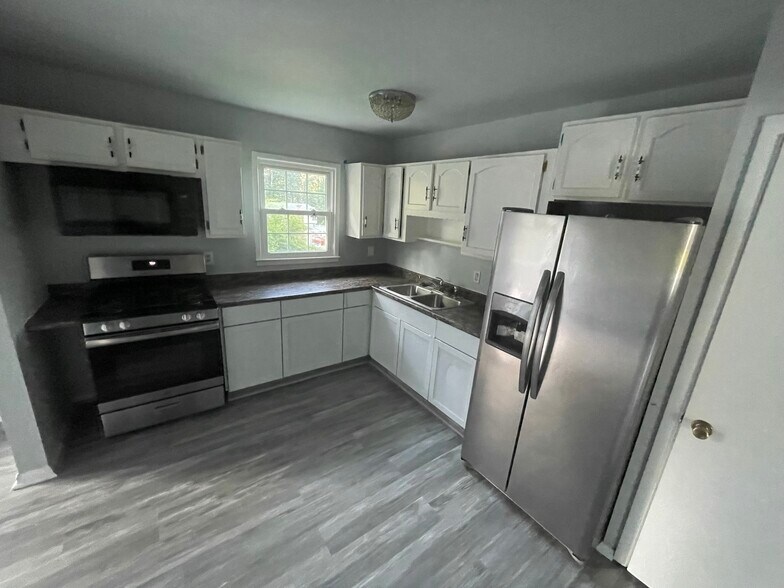 Building Photo - 4724 Koester Dr