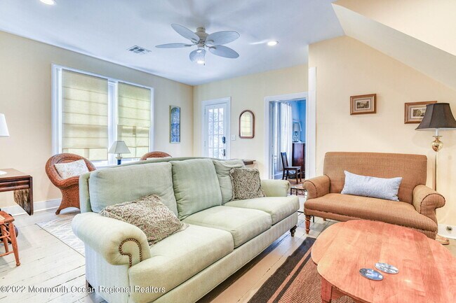 Building Photo - 14 New York Ave