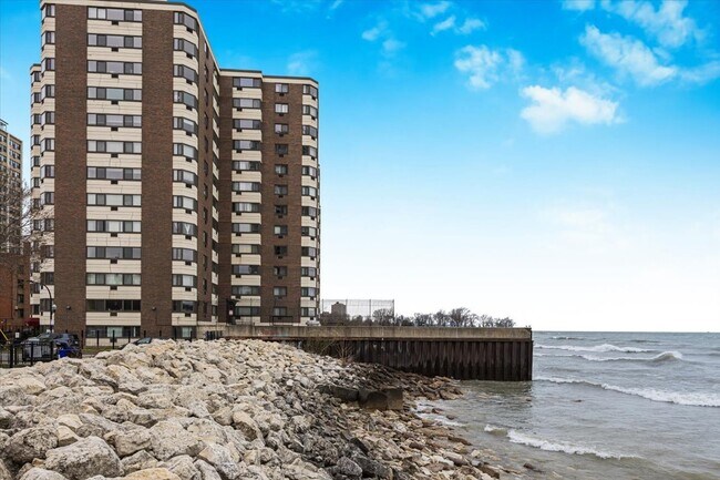 Primary Photo - 7337 S South Shore Dr