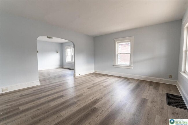 Building Photo - 2001 Ferry St