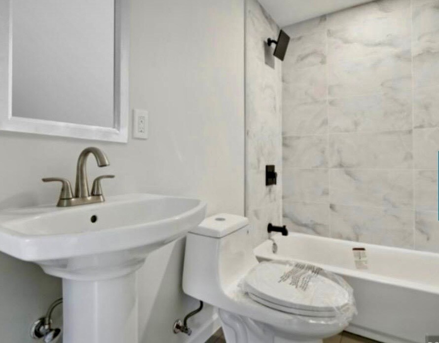 Building Photo - 76 Mitchell St