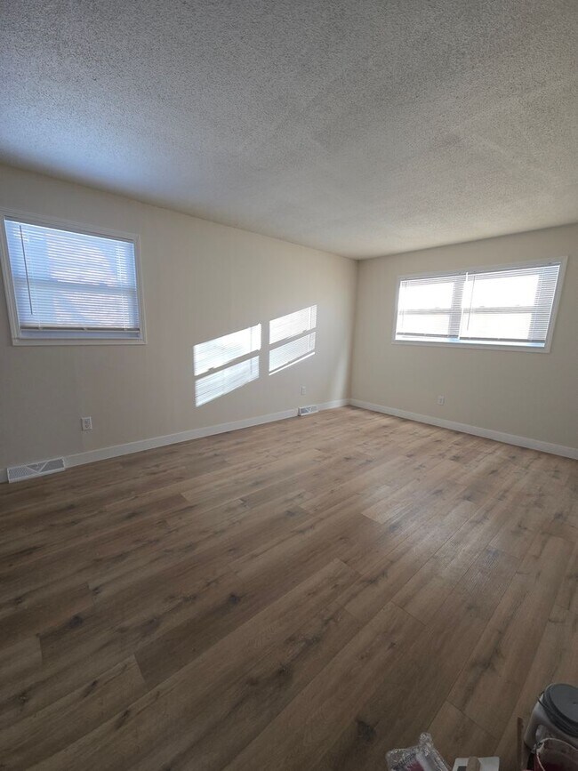 Building Photo - 4309-4311 W Bethany Dr