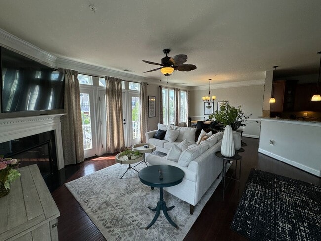 Building Photo - Stunning 3 Bed 2.5 Bath End Unit Townhome In Desired Preserve At Goose Creek - Water Included