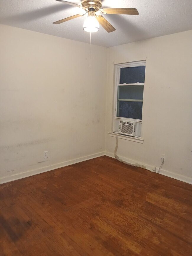 Building Photo - Avon 3015-3017