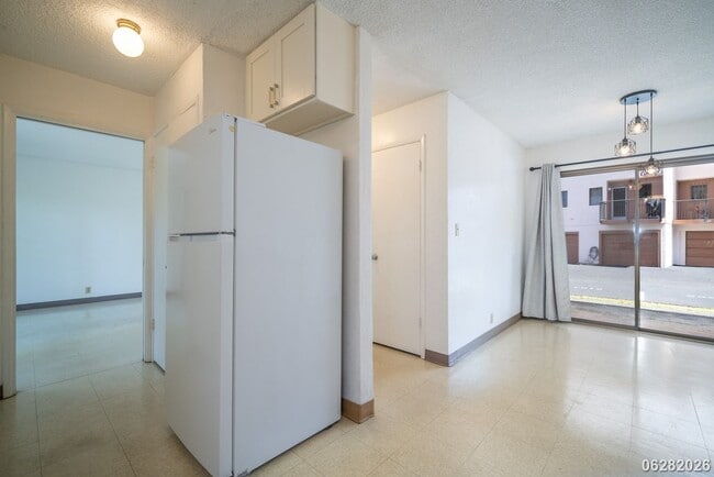 Building Photo - Rarely Available 3-bed/2.5-bath/2-parking Townhouse in Aiea