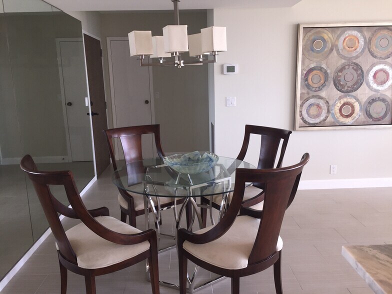 Building Photo - 336 Golfview Rd