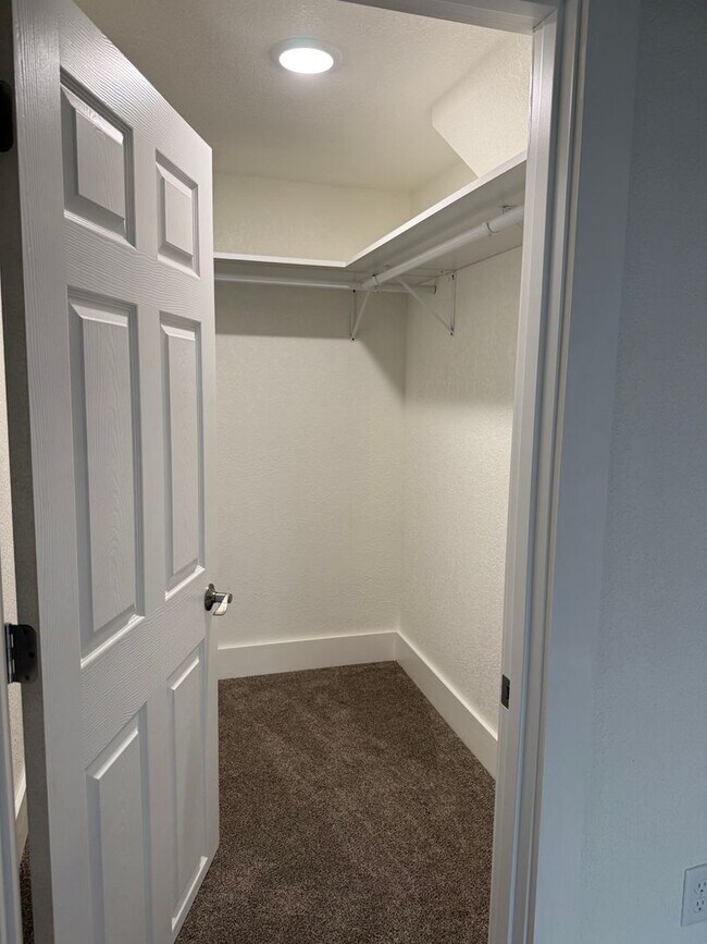 Building Photo - ?Beautifully Remodeled Modern Smart Home for Rent! ?