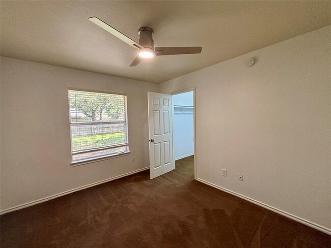 Building Photo - 808 Lone Star Dr