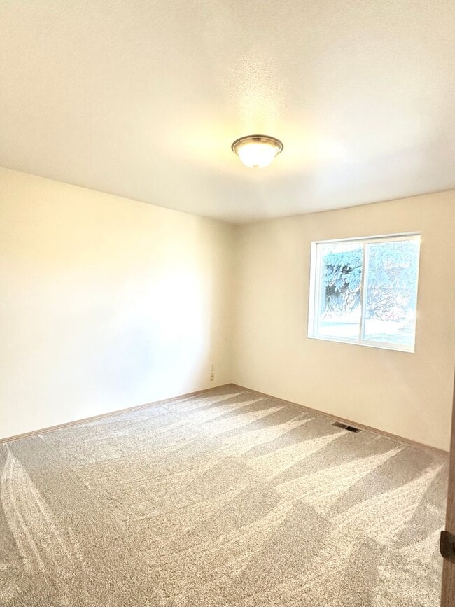 Building Photo - New remodeled Kalispell Home