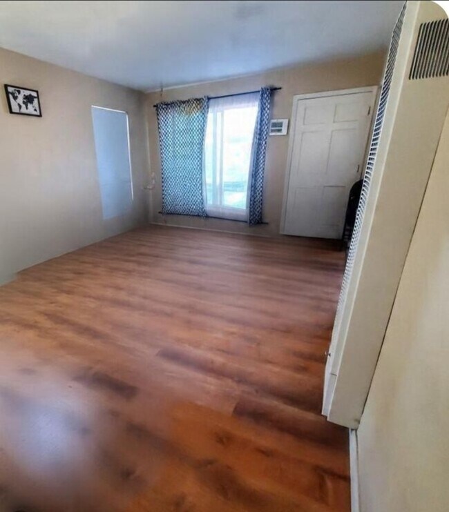 Building Photo - 6362 Newsome Dr