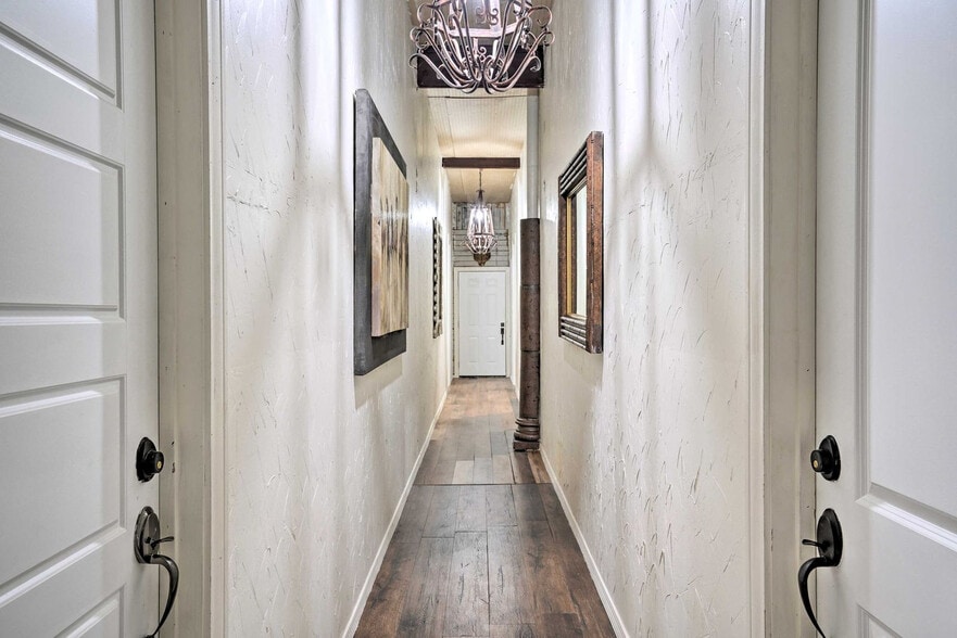 Building Photo - 3704 San Bernardo Ave