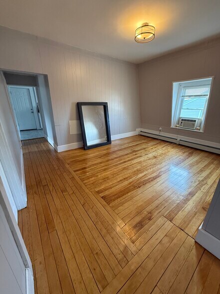 Living room - 60 School St