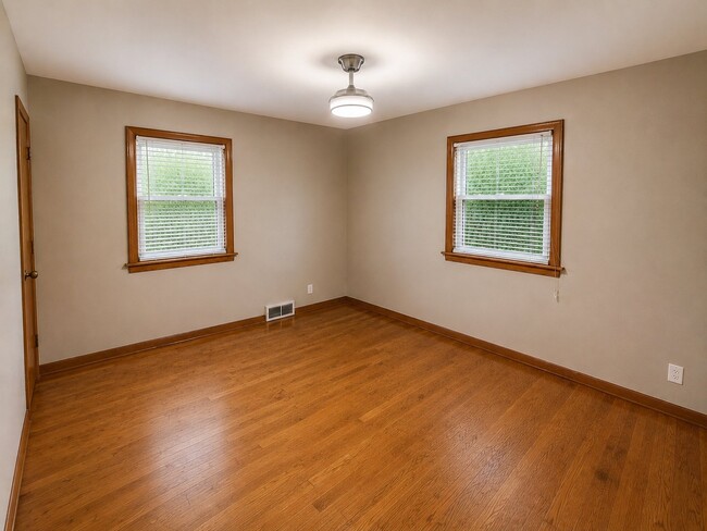 Building Photo - 3818 Towle Ave