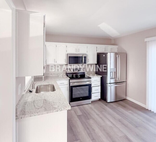 Building Photo - 918 SE Kingscross Rd