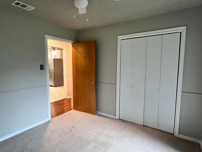 Building Photo - 505 Rustic Pl