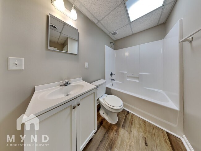 Building Photo - 2475 Suncrest Ct