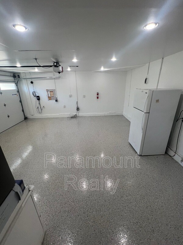 Building Photo - 30407 Treeview St