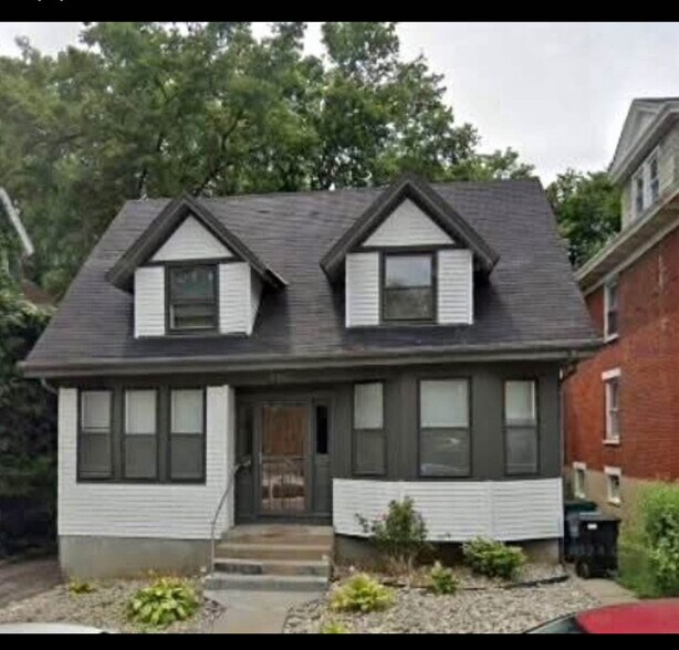 Building Photo - 2487 Paris St