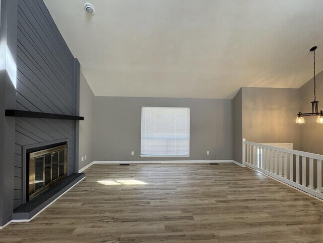 Building Photo - 9206 Greenway Ln