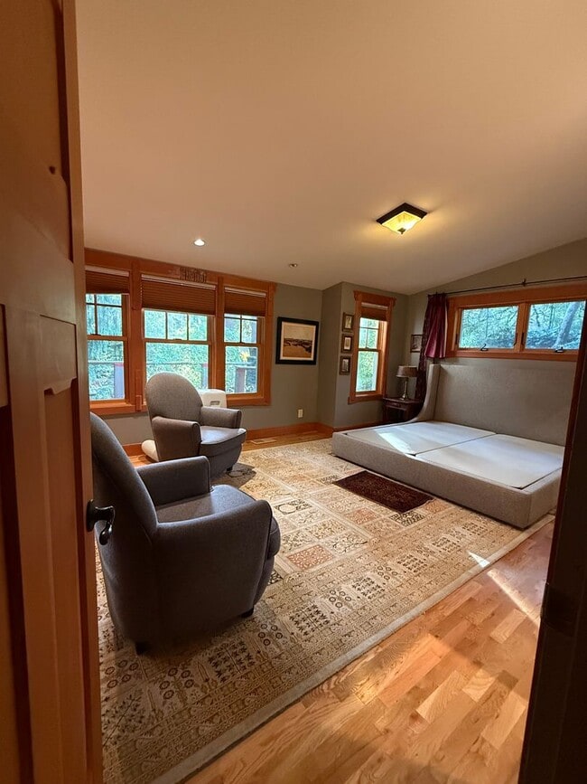 Building Photo - 10809 SE 17th St