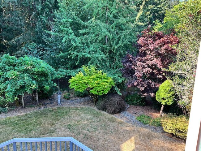 Building Photo - STUNNING CUSTOM HOME! IN STEILACOOM- MINUT...