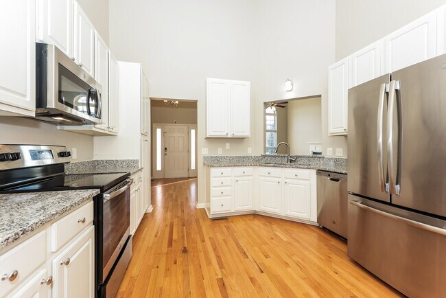 Building Photo - 4816 Aaron Dr