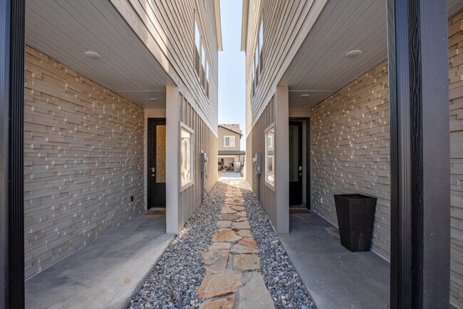 Building Photo - 642 E 460 S