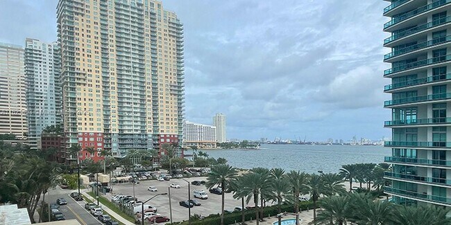 Building Photo - 1300 Brickell Bay Dr