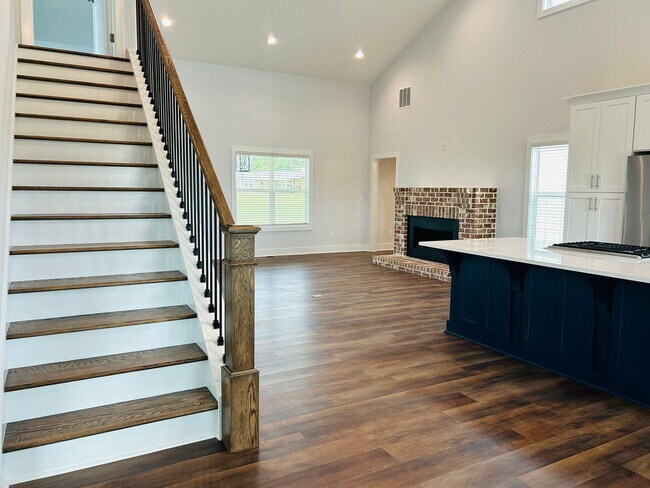 Building Photo - Stunning 4 bedroom 2.5 bath near Downtown Newnan! Must see!