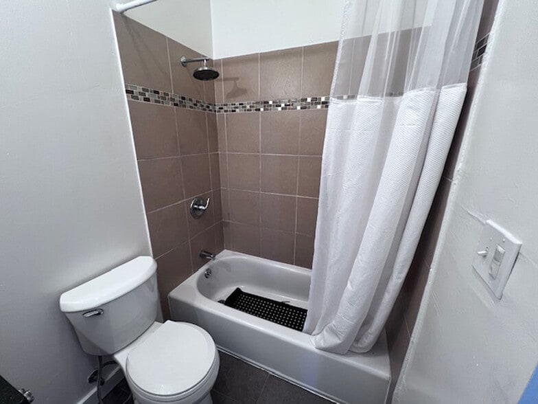 Building Photo - 1039 Peralta St