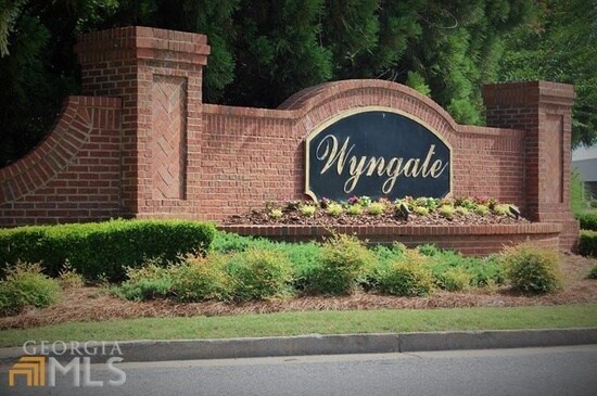 Entry - 220 Azalea Cir