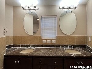 Building Photo - 2331 W Magnolia Ave