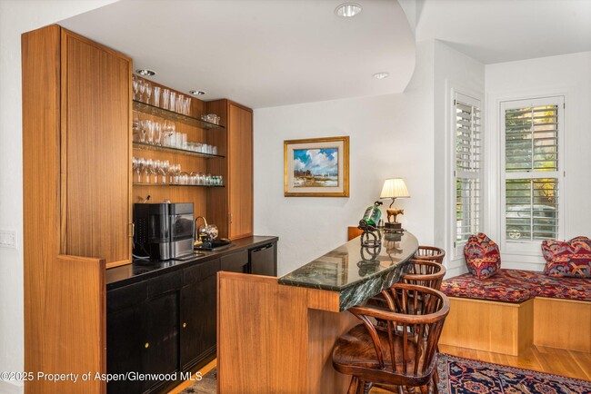 Building Photo - 431 W Hopkins Ave