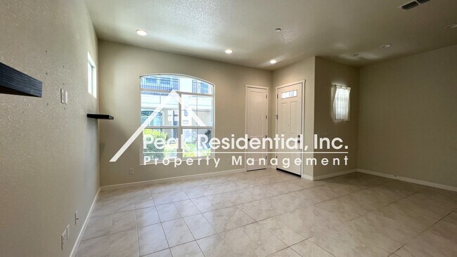 Building Photo - Newer 3bd/2.5ba West Sacramento Home with 2 Car Garage!