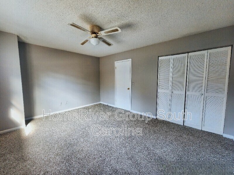 Building Photo - 108 Springwoods Lake Point