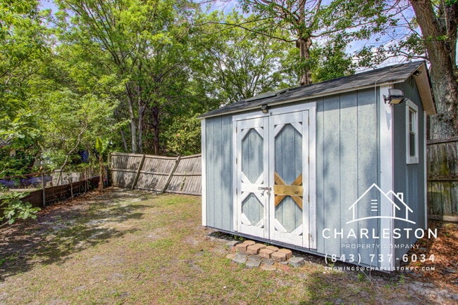 Building Photo - 1502 Woodcrest Ave