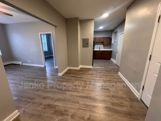 Building Photo - 5647 W Washington Blvd