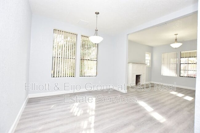 Building Photo - 1127 Oakhill St