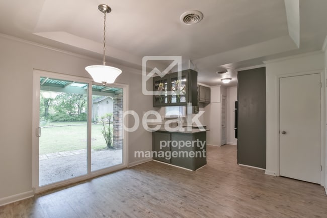 Building Photo - $1725! 3Bed home! Apply by 11/5 and save 5...