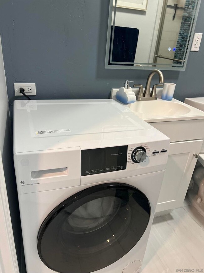 Building Photo - FURNISHED SAN CARLOS STUDIO-AVAILABLE NOW!!!
