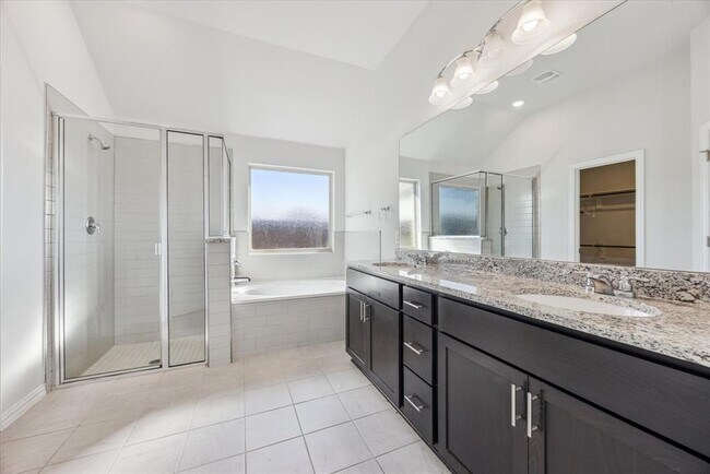 Building Photo - 562 Leadtree Loop