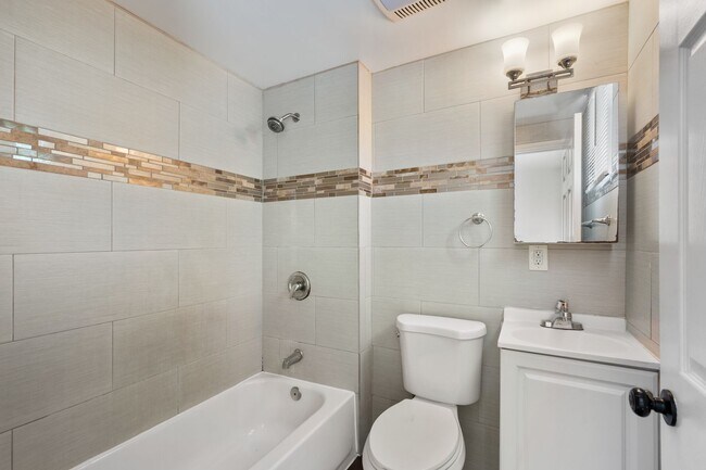 Building Photo - 501 S Lorena St