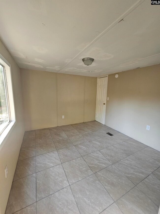 Building Photo - 119 E Woods Ct