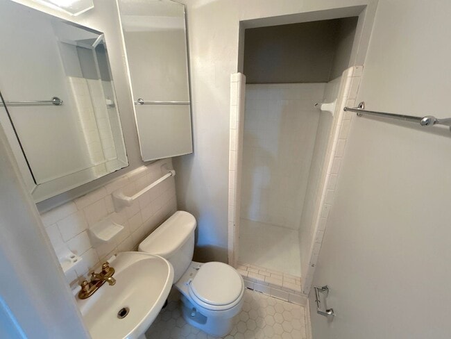 Building Photo - 5270 Algiers Dr