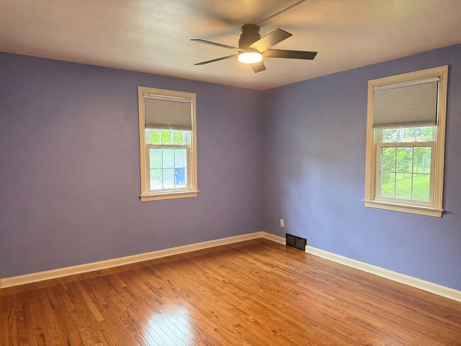 Building Photo - Beautiful 3 Bedroom 1 bathroom Cape Cod with Bonus Room!
