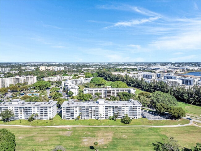 Building Photo - 3001 S Course Dr