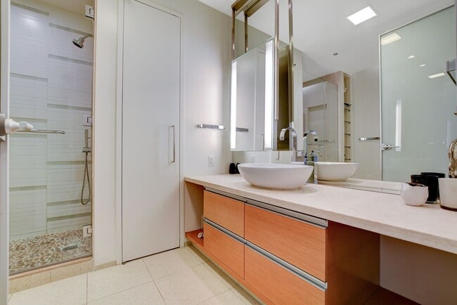 Building Photo - Veer Towers 1010W- Partial Strip Views from this Studio Residence